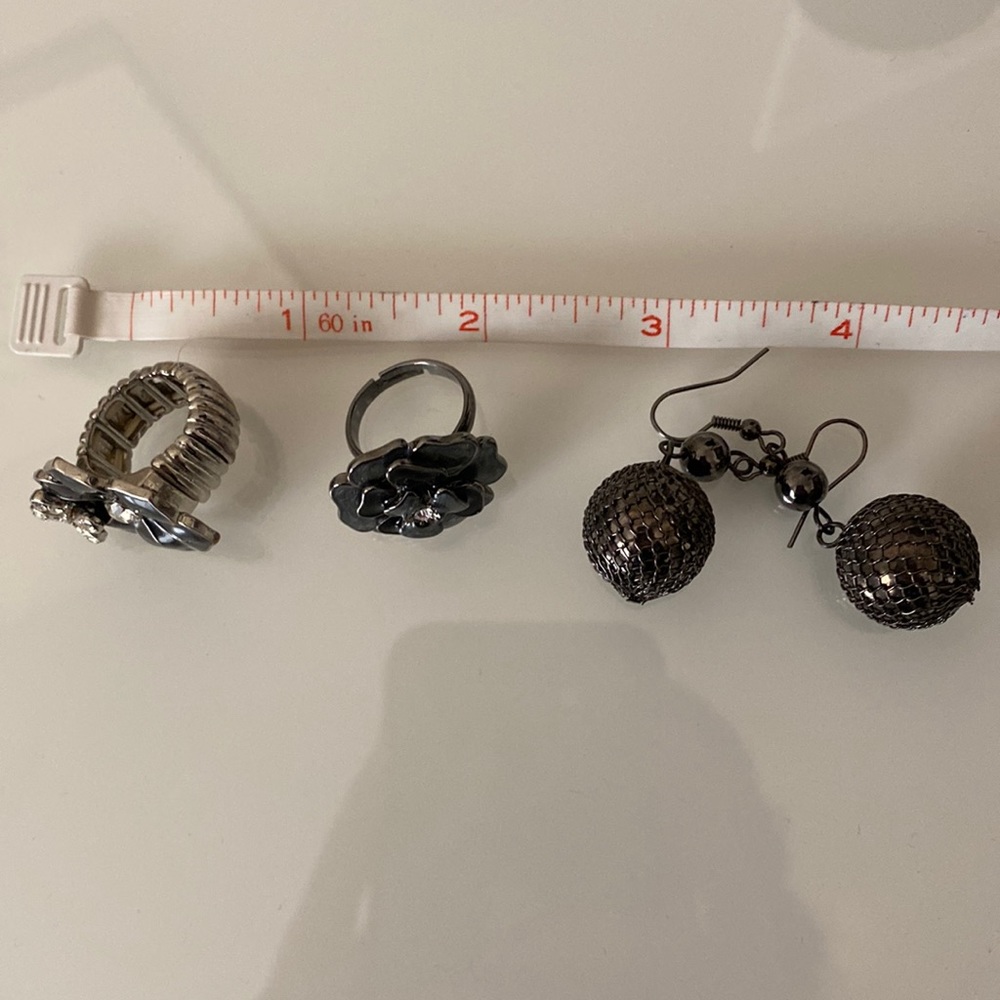 Adjustable rings and earring set